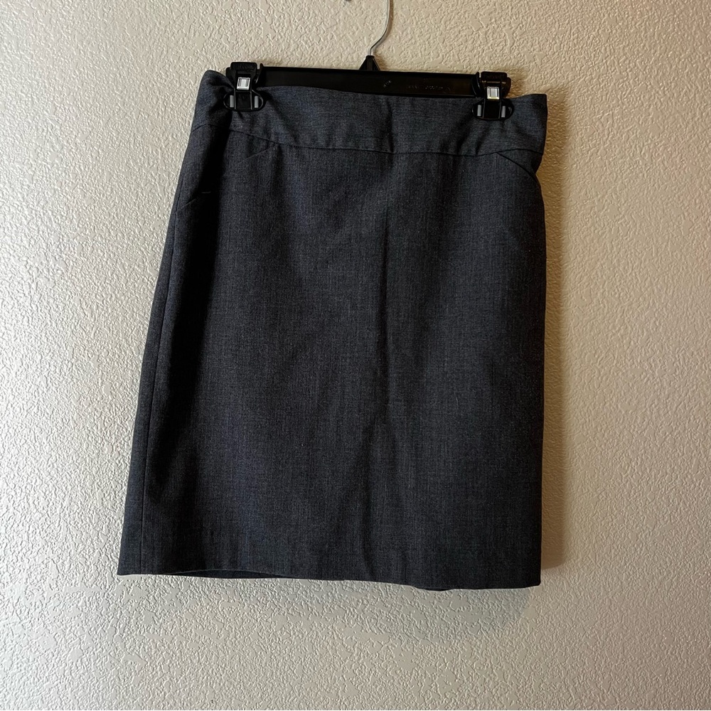 Amanda+Chelsea Gray Mid-Length Skirt Size 4